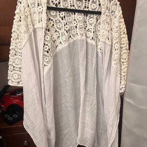 Steve Madden White throw on